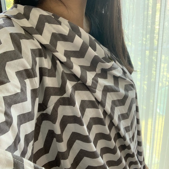 Itzy Ritzy Infinity Nursing Scarf - Picture 4 of 4